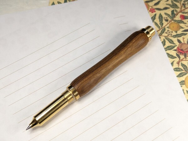 木製 キャップ式ボールペン チーク ハンドメイド くるみ油仕上げ 002