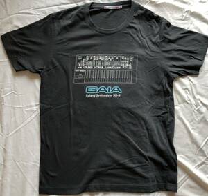 未使用 2012年UNIQLO UTシリーズ BrandsグラフィックTシャツ Roland Synthesizer:GAIA SH-01 サイズL 黒？ダークグレー？ 両面プリント