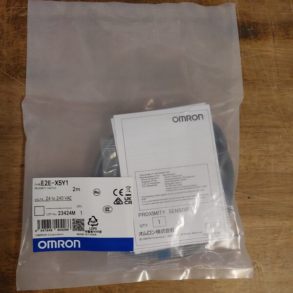 未使用 OMRON オムロン E2E-X5Y1 直流2線式(PURコード/自己診断出力機能付き)/交流2線式/交流直流2線式