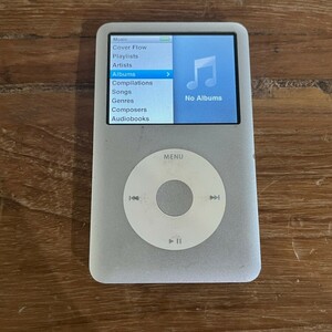 【A】Apple アップル A1238 デジタルオーディオプレーヤー iPod classic アイポッドクラシック 80GB 通電のみ確認 ジャンク