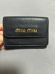 【大人気】miumiu マドラス レザー 三つ折り ミニ 財布 ブラック