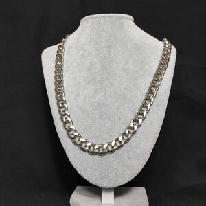  flat chain necklace necklace silver necklace platinum . gold Silver genuineness unknown 304