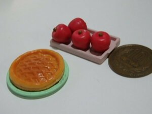 ★F524☆シルバニアファミリー　小物　食べ物　果物　りんご　アップルパイ☆ミニチュア　フルーツ