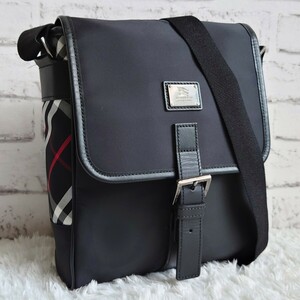 【美品】BURBERRY BLACK LABEL バーバリー ブラックレーベル ノバチェック ショルダーバッグ 斜め掛け 黒 ナイロン ロゴ金具 ボディ メンズ