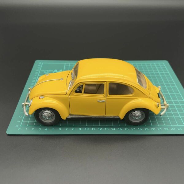 フォルクスワーゲン ビートル 1/18 イエロー 1967 VW BEETLE ミニカー