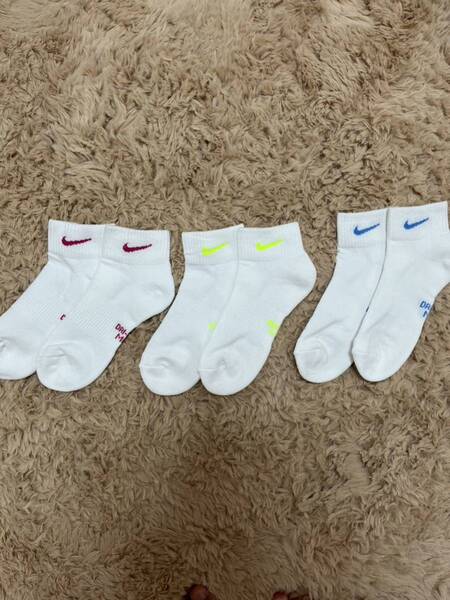 Nikeナイキ エブリデイ3Pソックス ブルー ピンク イエロー 21〜23cm