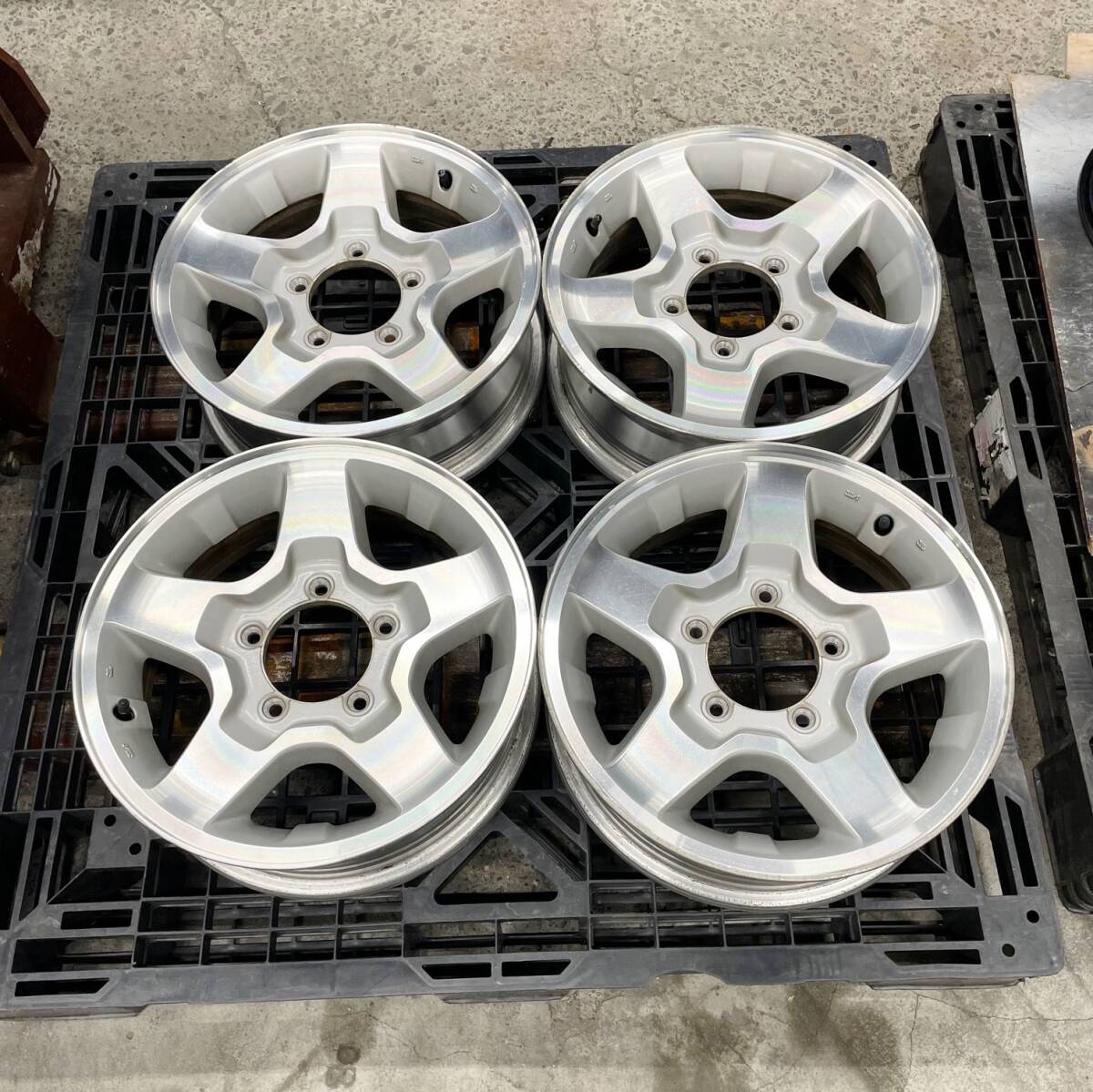 中古ジムニー純正ホイール 16インチ 中古ジムニー純正ホイール 16インチ