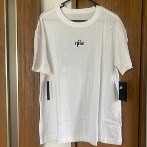 NIKE ナイキ　　半袖Tシャツ 白　Ｌ　新品タグ付き