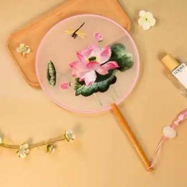 うちわ 両面刺繍 上品 透け感 団扇 和装浴衣 花火大会 写真撮影 大きいなハス