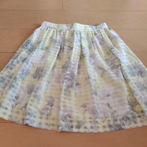 スカート　ウエストゴム　ミニスカート　膝丈スカート　シェリエット 日本製　黄色　花柄　爽やか　春夏　一部メッシュ生地　涼しげ