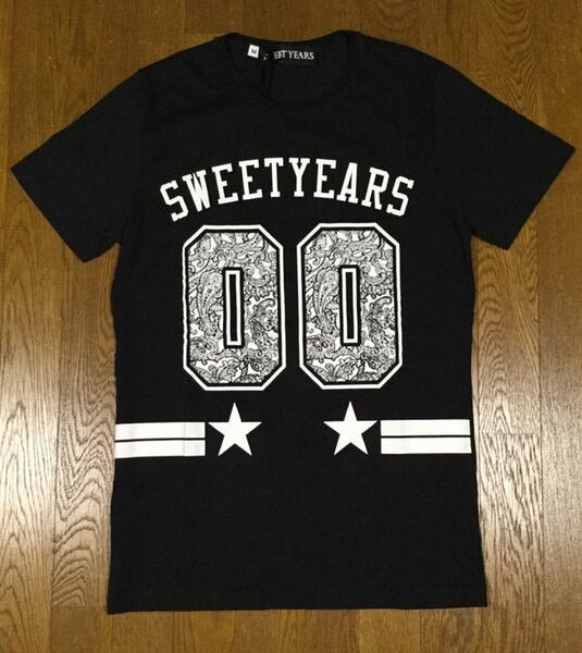 8.5@ 新品「SWEET YEARS」オールドカレッジ風 ペイズリー柄 クルーネック Tシャツ Black SIZE:M イタリア製