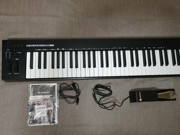 極美品　M-AUDIO keystation 88 mk3 MIDIキーボード サスティーンペダル付き 