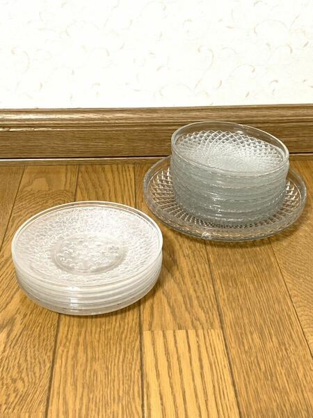 最終値下げ　ガラス皿 大皿1枚 小皿2種類10枚 セット 昭和レトロ 中古 デザート皿