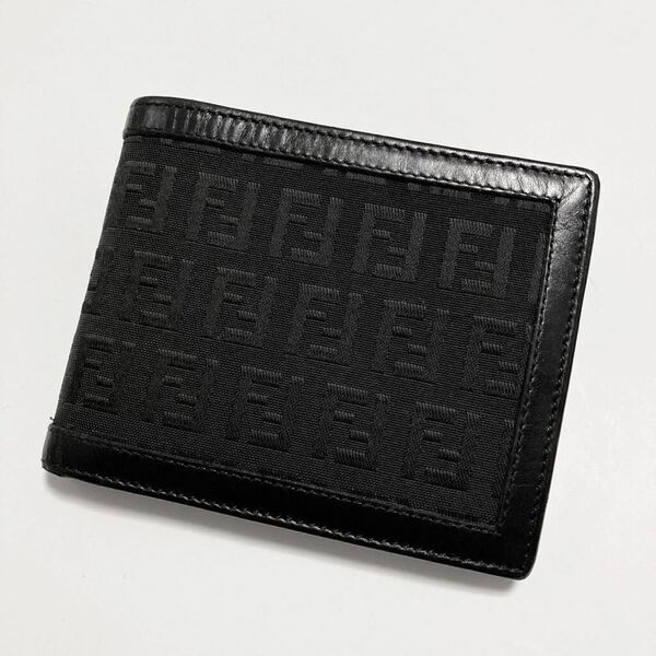 ★FENDI フェンディ ズッカ柄 折り財布 メンズ ブラック 中古【鑑定済み 本物保証】