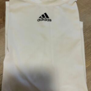 adidasTシャツ