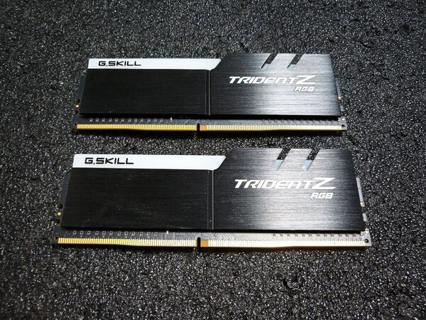 TRIDENT Z RGB DDR4 2400 16GB