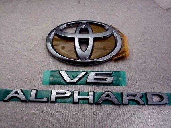 7トレジャー 【 トヨタ 30系 アルファード　TOYOTA 30系 ALPHARD 】 プラチナ ブラック エンブレム　リア 3点セット