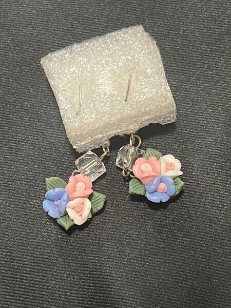 H ピアス 新品未使用 ハンドメイド アクセサリー イヤリング 樹脂粘土 薔薇 ピンク