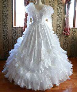 舞台衣装に豪華な長袖の純白タケミブライダル高級ウエディングドレス9号11号13号M~LLサイズ舞台衣装ロングトレーンアンティークドレス