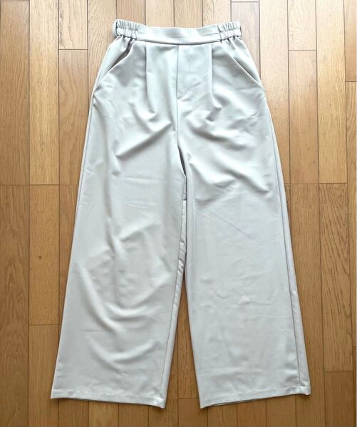 タックバギーパンツ ベージュ M