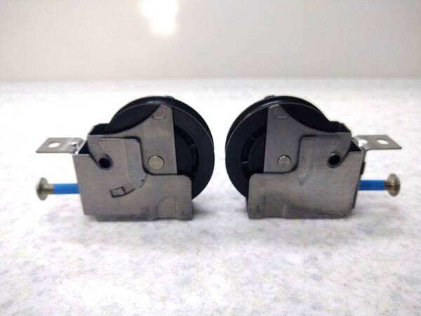 三協アルミ 玄関引戸戸車 WD3684 1セット2個入 銘峰玄関 季更玄関 新品 純正品 最安値 WD3684-00