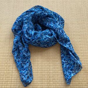 ブルー系花柄　スカーフ　約85×85cm