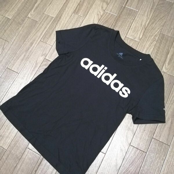 【美品】アディダス　adidas　レディース　Tシャツ　Mサイズ　黒　ブラック　 半袖Tシャツ