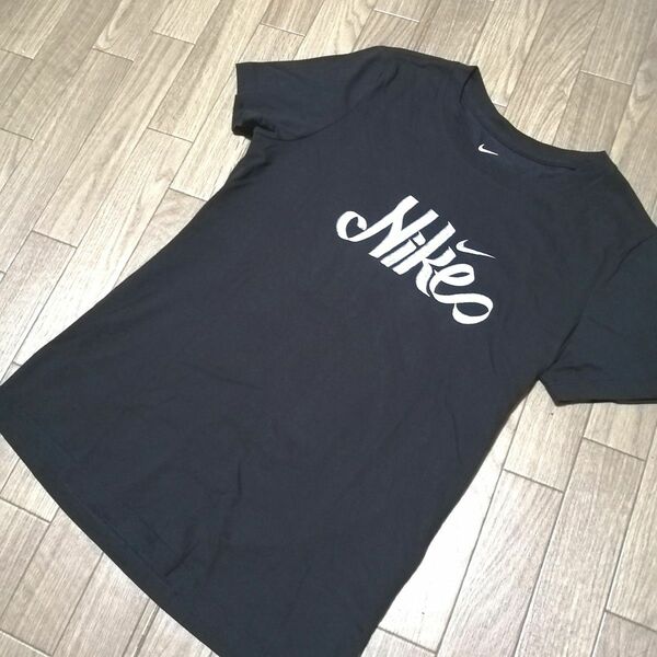 【美品】　NIKE　ナイキ　レディース　Tシャツ　Lサイズ　黒　ブラック　 半袖Tシャツ