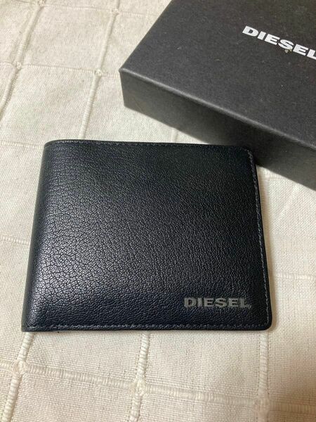 【未使用品】DIESEL(ディーゼル) メンズ二つ折り財布　RN93243 CA25594 レザーブラック 財布