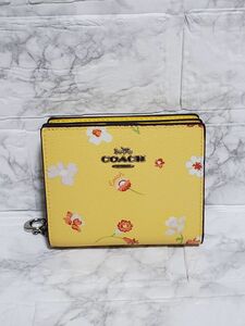 新品未使用COACH　2つ折り財布　花柄