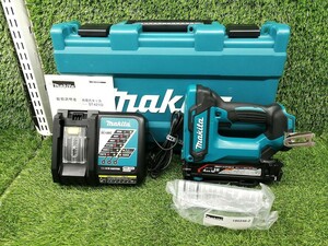 中古 makita マキタ 肩巾4mm 18V 充電式 タッカ + 充電器 ST421D