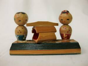 【即決あり】昭和レトロ 豆駕 木製 こけし ミニサイズ 人形 置物 小さい 籠 和風 日本 インテリア 飾り オブジェ ディスプレイ