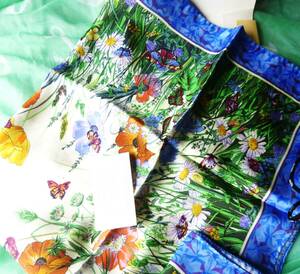 イタリア製　シルクスカーフ　きれいな花柄　新品