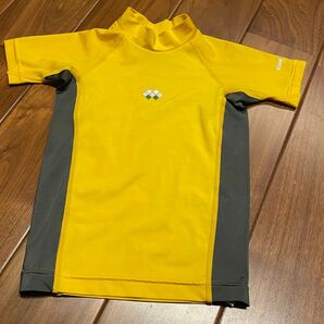 モンベル ラッシュガード 半袖 100センチ 美品 水遊び 川遊び キャンプ 海水浴 プール