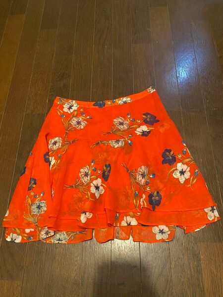 花柄レッドスカート