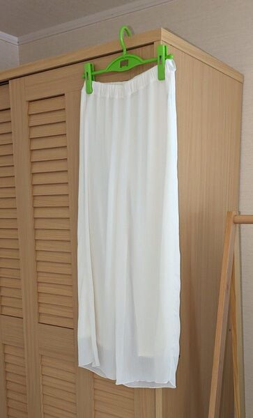白ロングパンツ