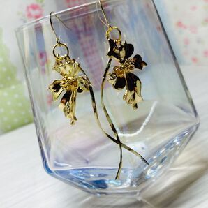 花 フラワー ねじれ ピアス イヤリング ハンドメイド