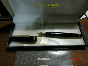 プラチナ　万年筆　センチュリー＃3776　F　黒　中古品　　WATERMAN　ボールペン　2本