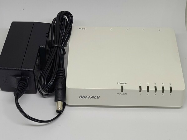 BUFFALO スイッチングハブ　LSW4-TX-5EP/WHD 5ポート 美品