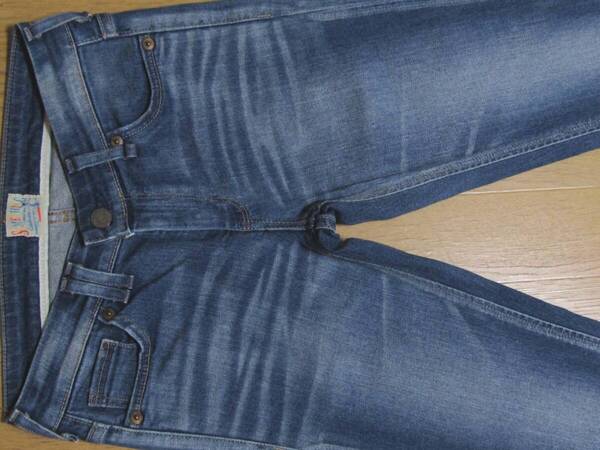 美品 状態良好 超カッコいい色落ち 爽やかライトブルー 中間色仕様 ストレッチ有 日本製 サムシング カットオフ 実測25inch前後 レディース