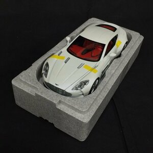 オートアート AUTOart 1/18 アストンマーチン ONE -77／ASTON MARTIN ONE - 77 White モデルカー 外箱付き