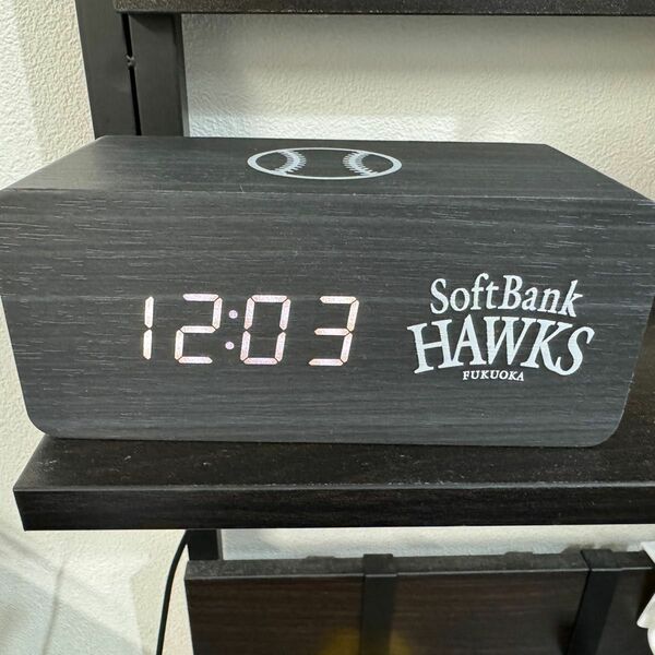 福岡ソフトバンクホークス　ワイヤレスチャージャー付きアラーム時計