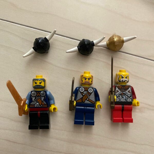 LEGO レゴ　バイキング　ヴァイキング　ミニフィグ　盾　剣　海賊　兜　斧　槍　鎧　3体　金色　フィグ　セット　レア