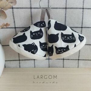 三角鍋つかみ【黒猫 ホワイト】北欧 ナチュラル ミトン ハンドメイド