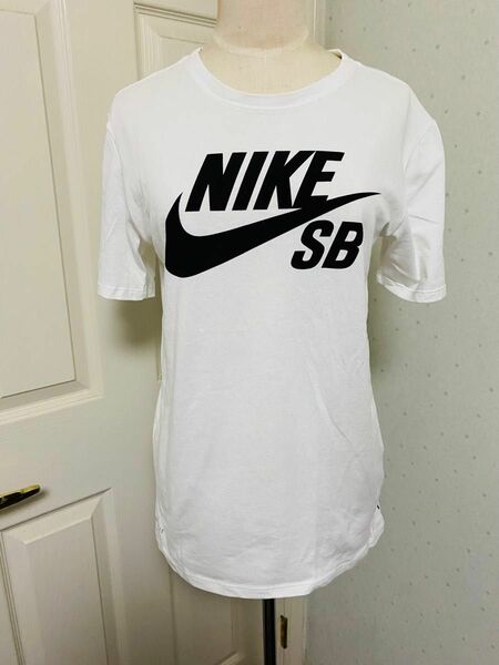 NIKE ナイキ 半袖Tシャツ プリントTシャツ