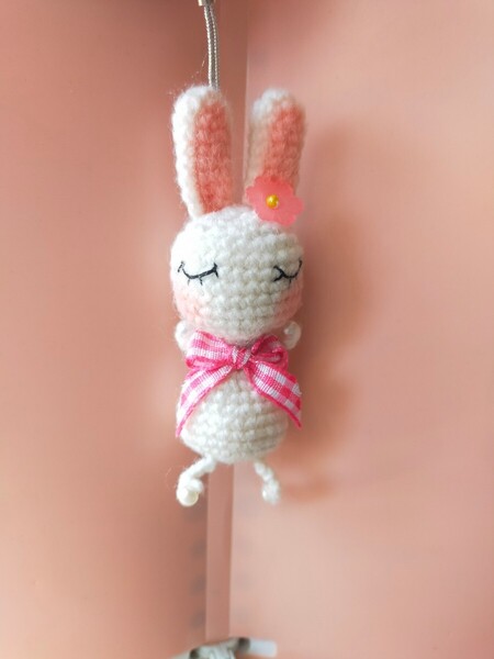 兎キーホルダー バッグチャーム ハンドメイド かぎ針編 毛糸 あみぐるみ おもちゃ レディースファッション ストラップ ぬいぐるみ