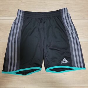 レディースM　adidas　アディダス　ハーフパンツ　トレーニングパンツ