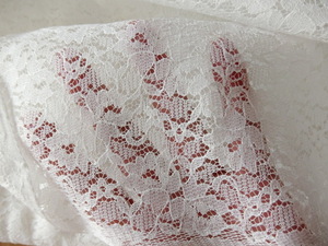 新品！ポリエステル　レース生地　白　巾１１０㎝×長さ３００㎝　送料２３０円