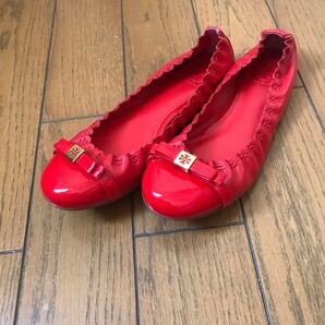 完売*ステキなトリーバーチの靴*可愛い赤色*希少
