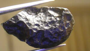 ベトナム産のテクタイトです。　隕石衝突によって生まれた石　4.1ｇ